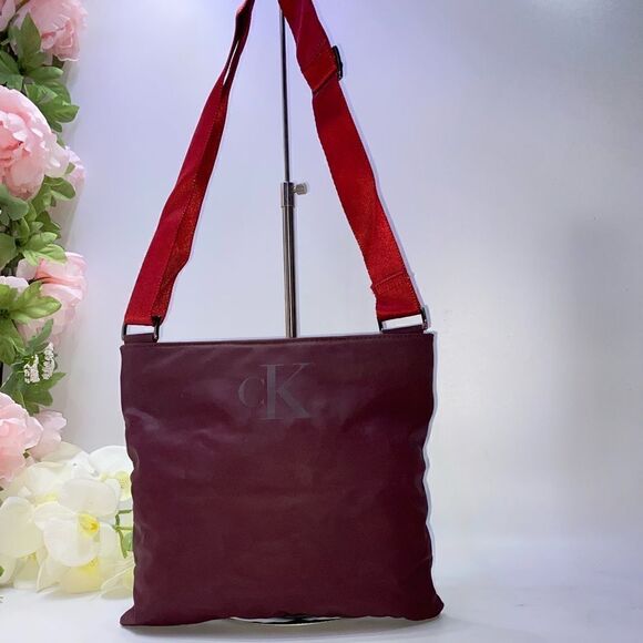 Calvin Klein Nylon Crossbody Maroon Medium - Picture 1 of 8